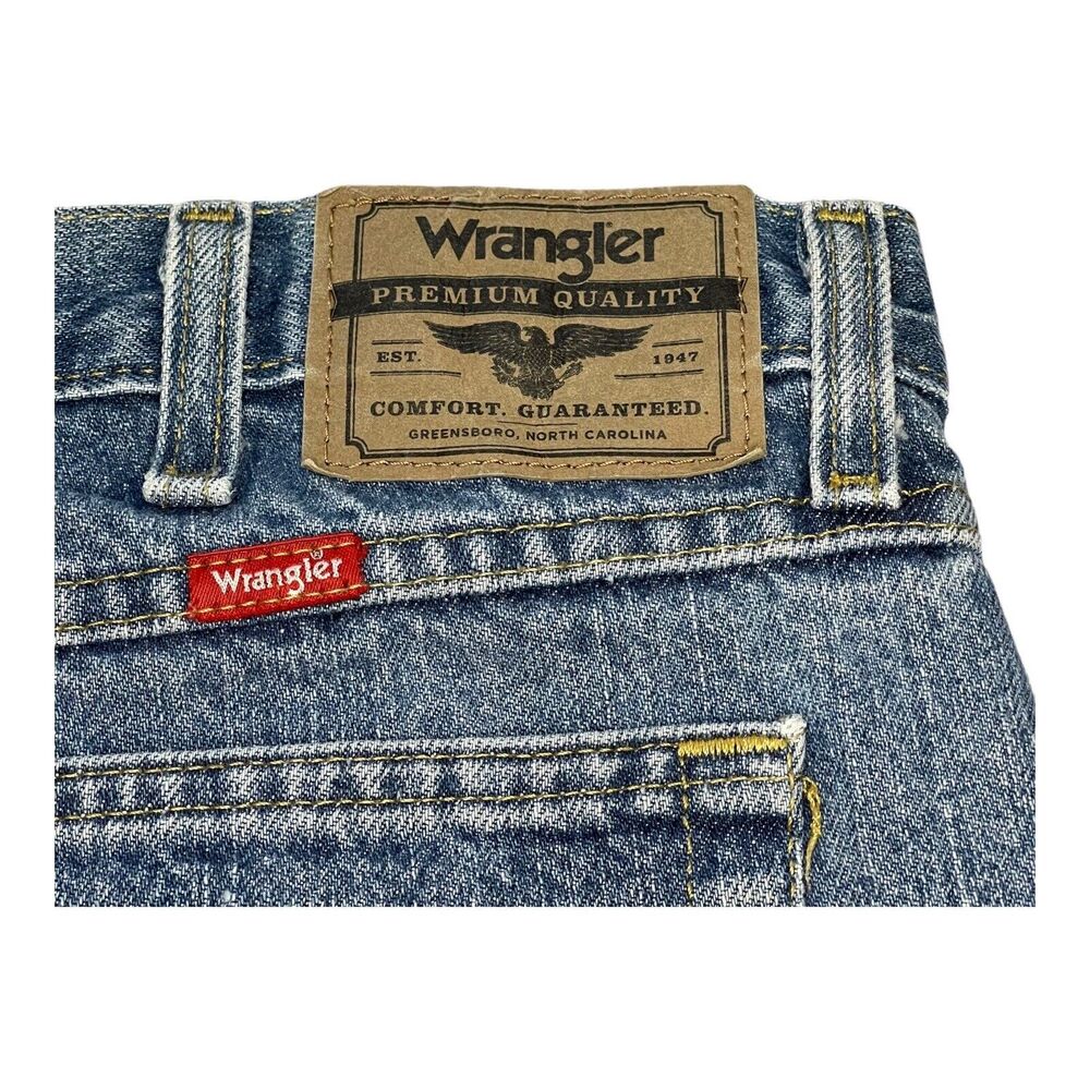 Wrangler Jeans Men’s Size 40x32 Blue Medium Wash Measure 37x32 - Picture 11 of 12